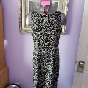 Sleeveless black & cream dress